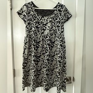 Motherhood Black and Gray Patterned Top